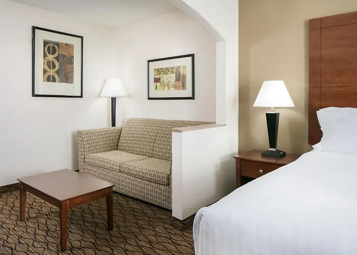 Holiday Inn Express & Suites Clinton By Ihg